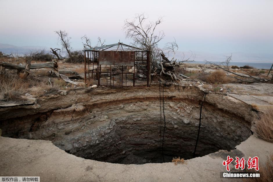 死海干旱致附近出现多个沉洞 或在2050年完全干化