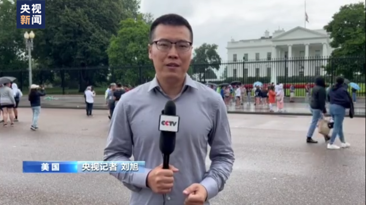 美国多地民众举行游行 要求保护女性堕胎权