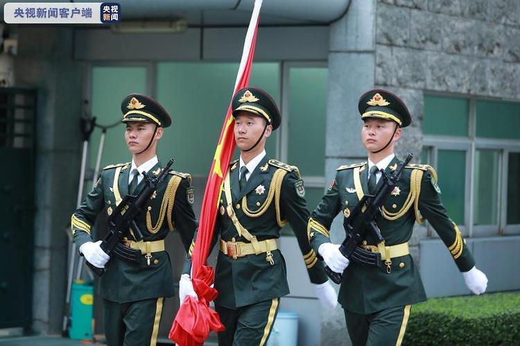 解放軍駐澳門部隊舉行升國旗儀式慶祝建軍93週年