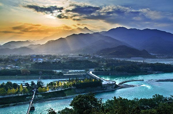 青城山——都江堰,九寨沟,黄龙,四姑娘山,汶川特别旅游区五大精品景区