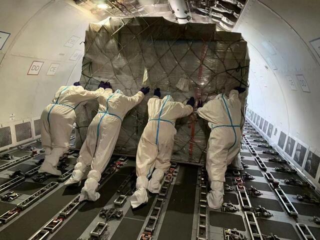 迎“烤”验 洒汗水 这群东航人用坚守诠释劳动最美