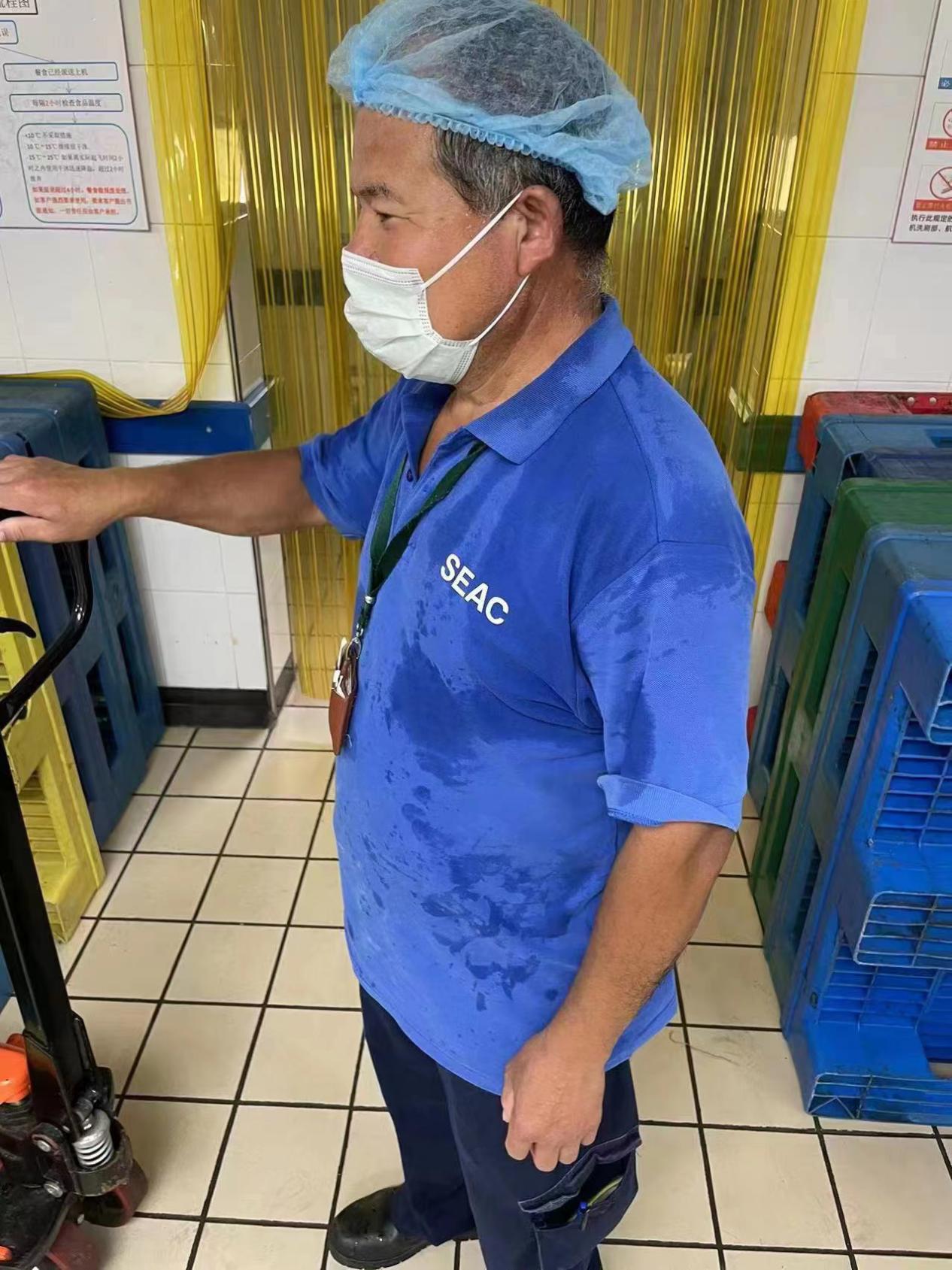 迎“烤”验 洒汗水 这群东航人用坚守诠释劳动最美