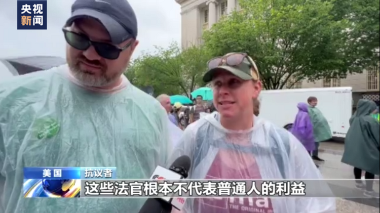 美国多地民众举行游行 要求保护女性堕胎权