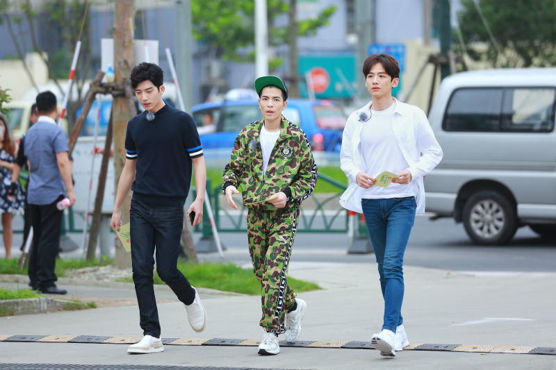 井柏然再度加盟真人秀 喂猪引热议:人不如猪_娱乐_腾讯网