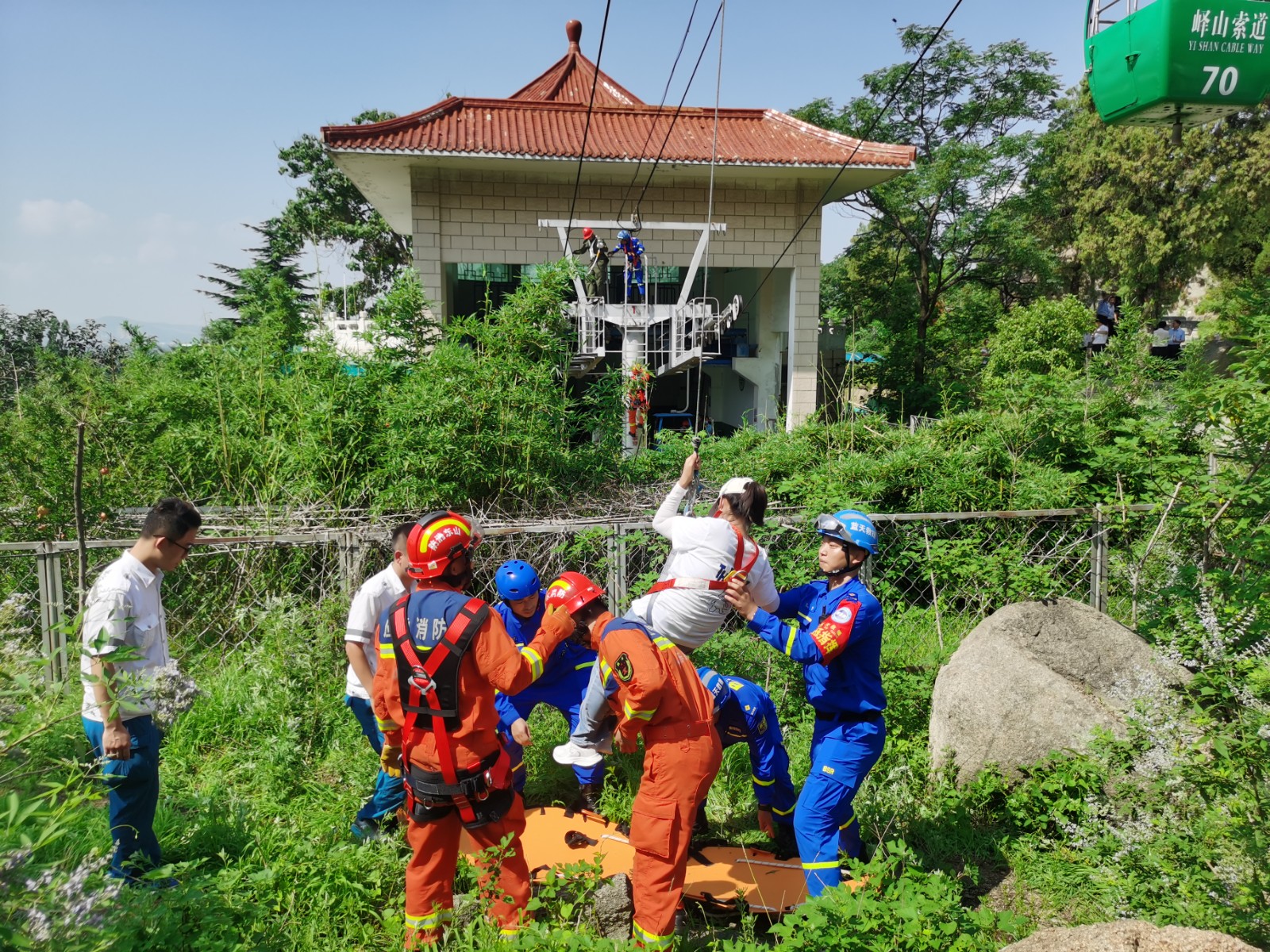 2022年山东省客运索道应急救援演练在邹城举行