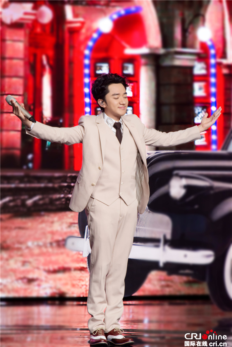 王祖蓝《跨界歌王》成“变脸帝”“黄祖蓝”晋级成未知