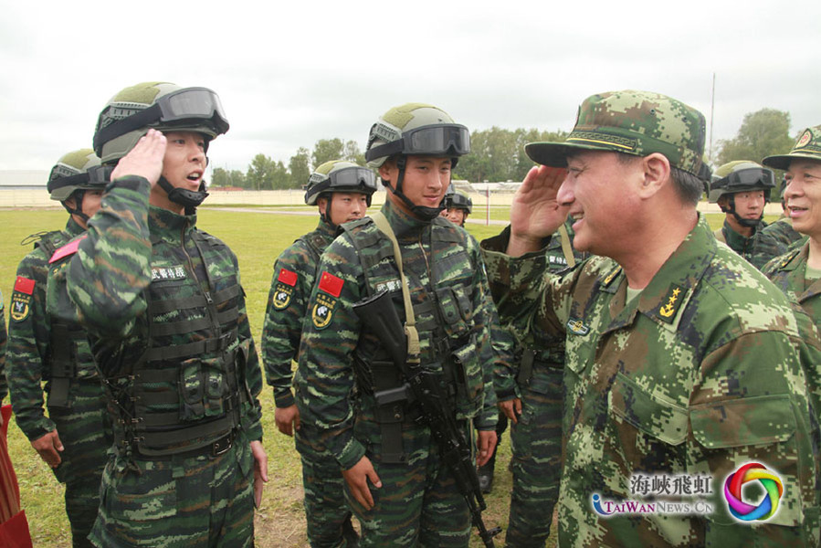 王宁上将检阅部队