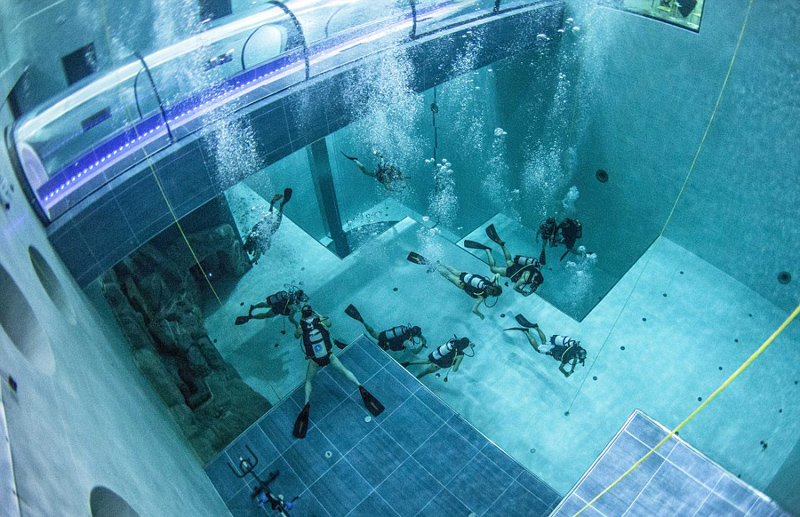 潜水胜地！意40米深游泳池成世界之最