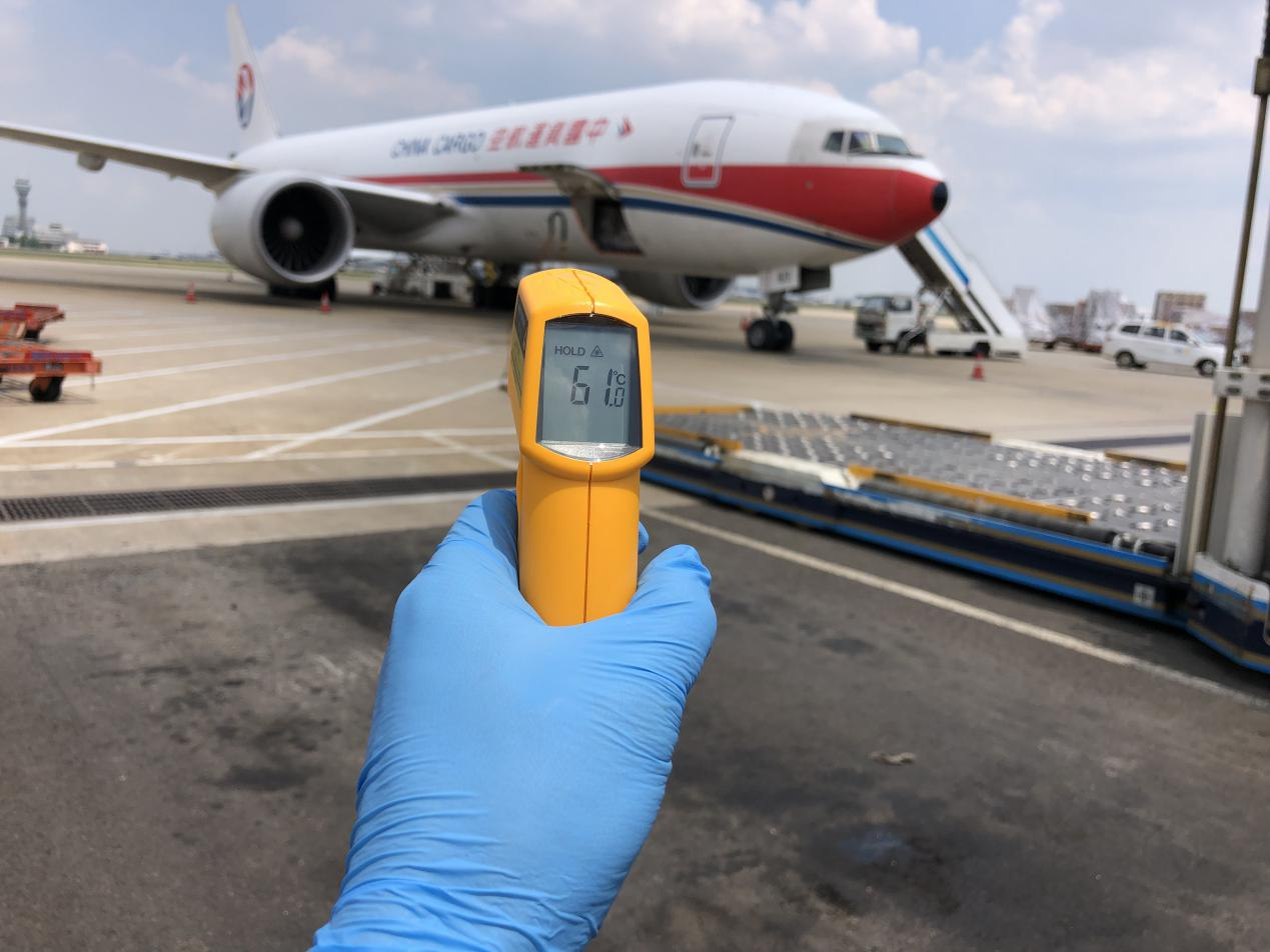 迎“烤”验 洒汗水 这群东航人用坚守诠释劳动最美_fororder_微信图片_20220711110457