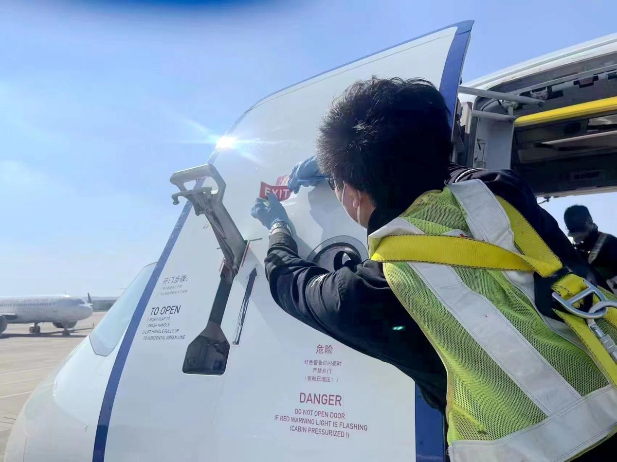 迎“烤”验 洒汗水 这群东航人用坚守诠释劳动最美