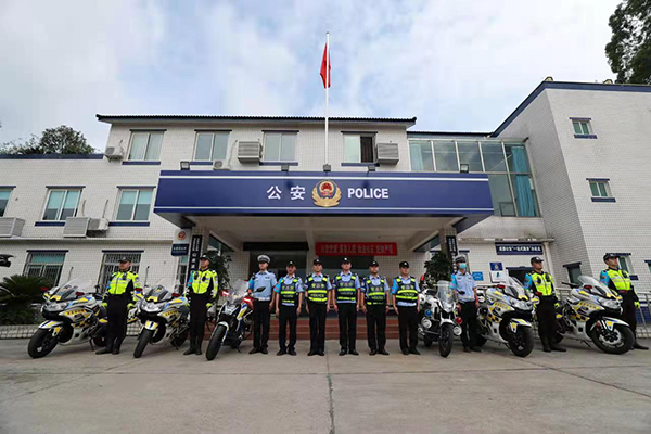 挥洒汗水在一线 | 成都龙泉山旅游警务服务队亮相_fororder_龙泉山旅游警务服务队-供图-成都市公安局