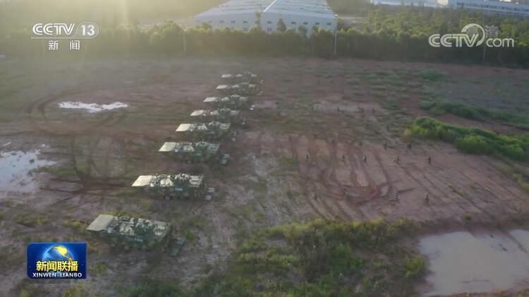 【在习近平新时代中国特色社会主义思想指引下】在党的旗帜下奋斗强军