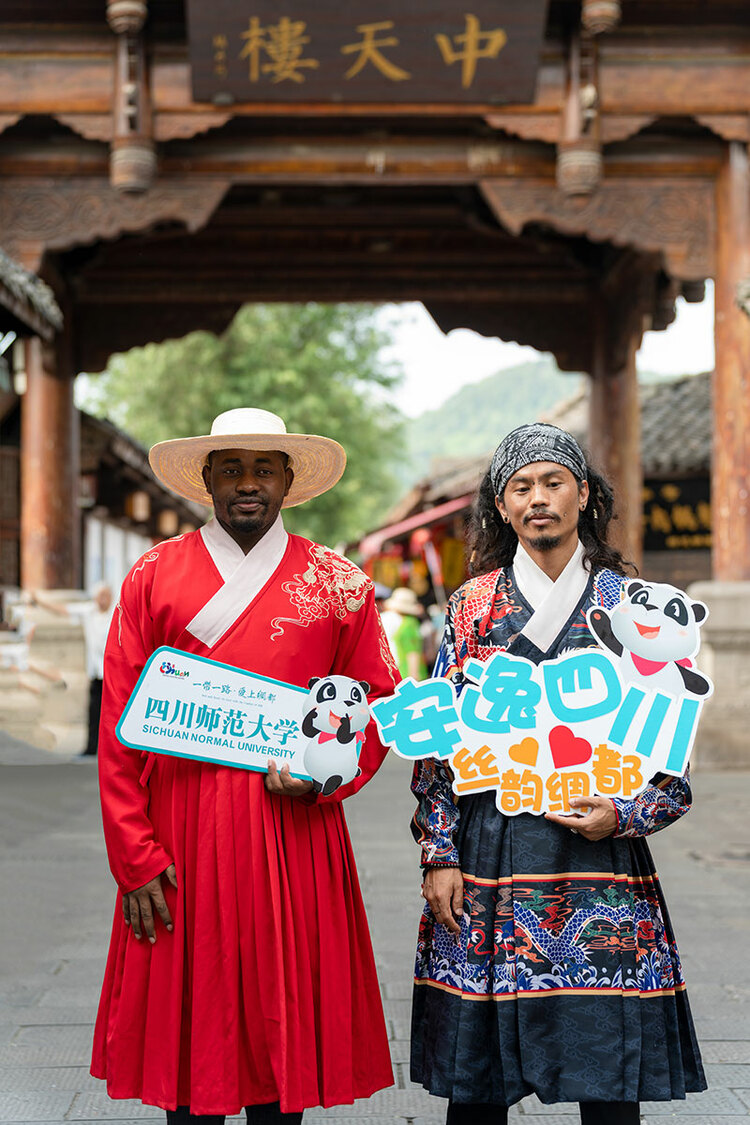 "Belt and Road · In Love with the Capital of Silk" | Silk Road Youths in Hanfu Experience the Millennium History and Culture of Langzhong Ancient City_fororder_图片6