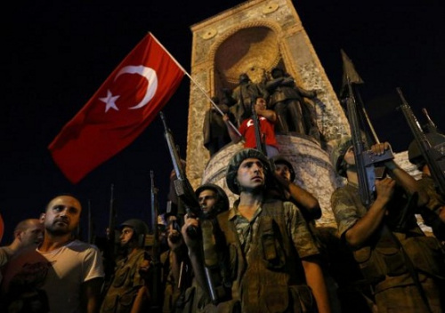 土耳其政府稱已控制局面 議會大樓遭炸彈襲擊