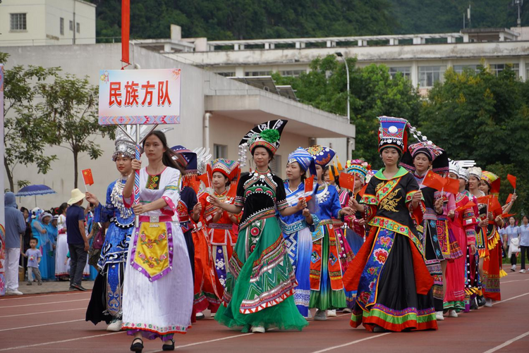 广西贺州市举办第三届少数民族传统体育运动会_fororder_图片26