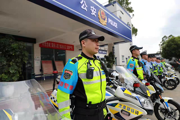 挥洒汗水在一线 | 成都龙泉山旅游警务服务队亮相_fororder_龙泉山旅游警务服务队2-供图-成都市公安局