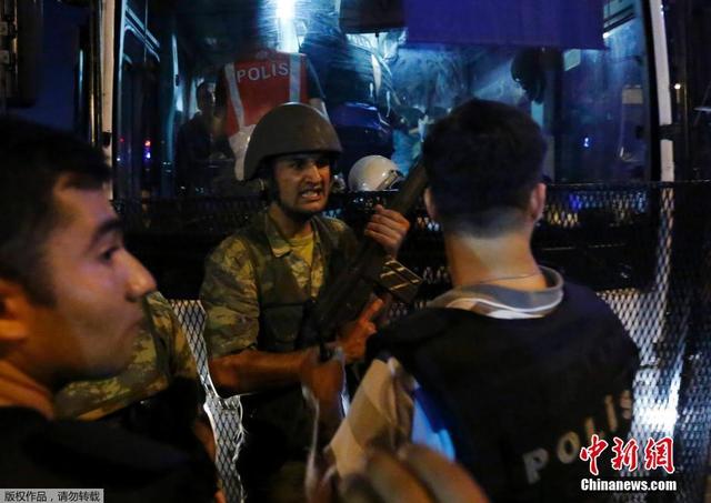 土耳其政变士兵欲闯入总统府 失败后遭逮捕