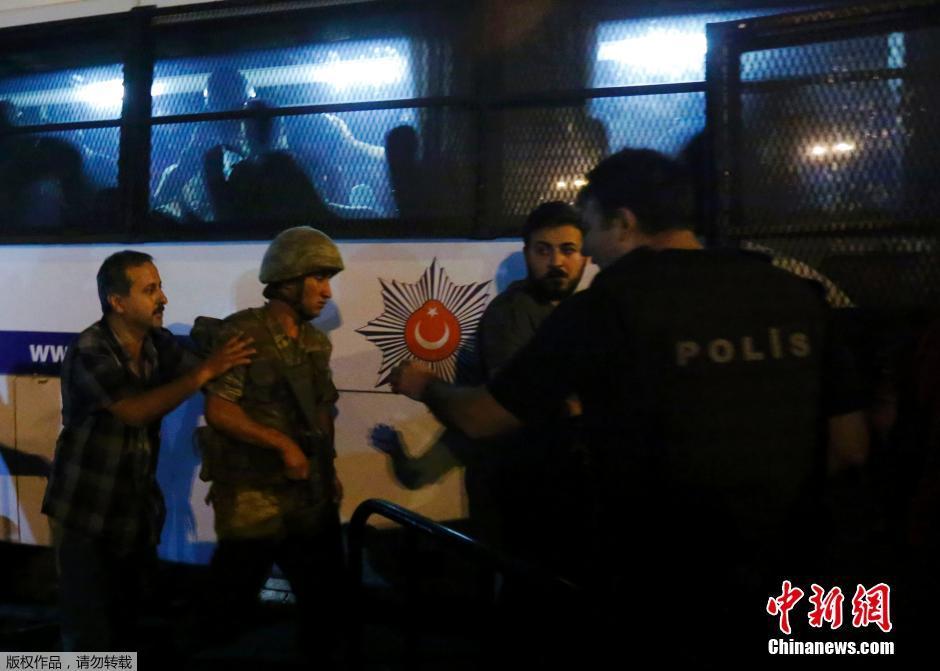 土耳其政变士兵欲闯入总统府 失败后遭逮捕
