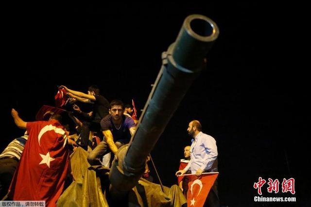 土耳其政变士兵欲闯入总统府 失败后遭逮捕