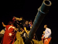 土耳其总理称，有人“尝试发动政变”，但不会得逞