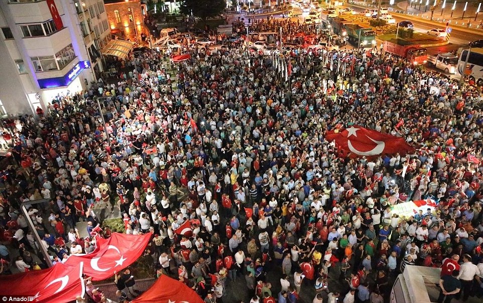 國際社會呼籲土耳其各方保持冷靜克制