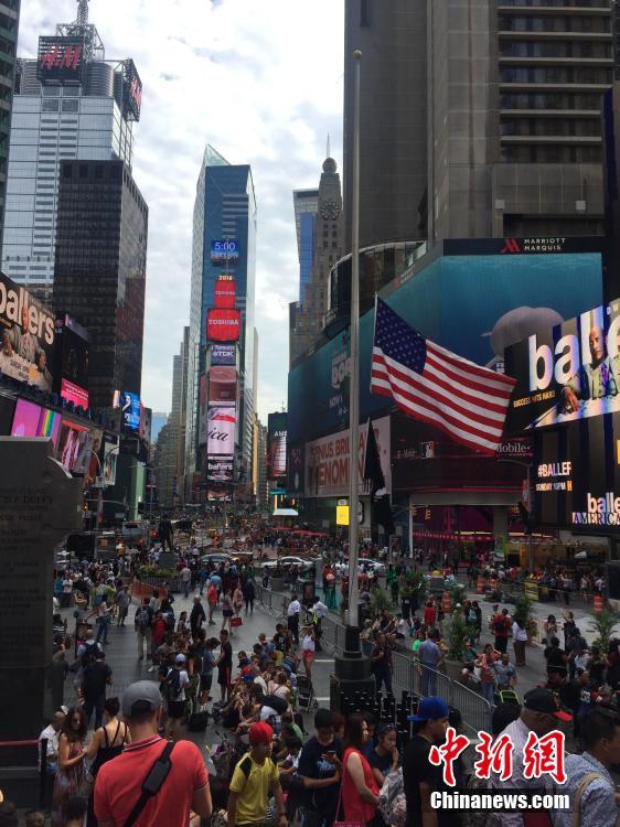 紐約時代廣場降半旗悼念法國尼斯恐襲遇難者