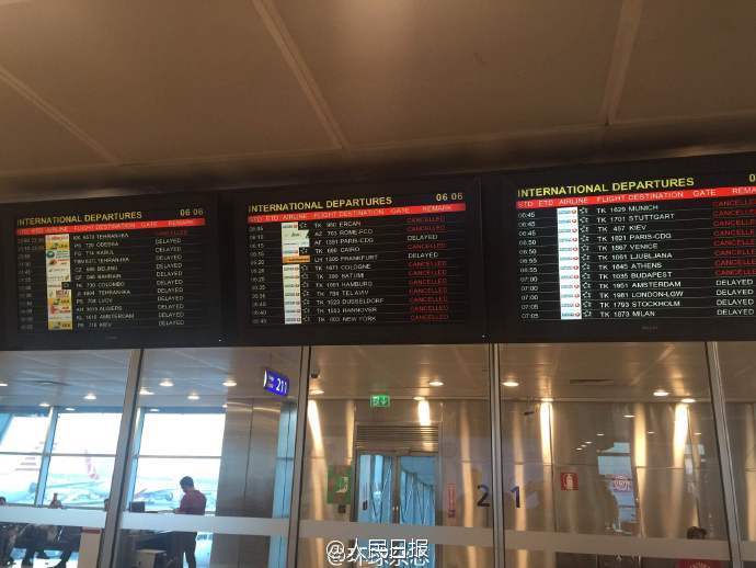 滞留土耳其首都机场中国游客：目前有喝的，没有吃的