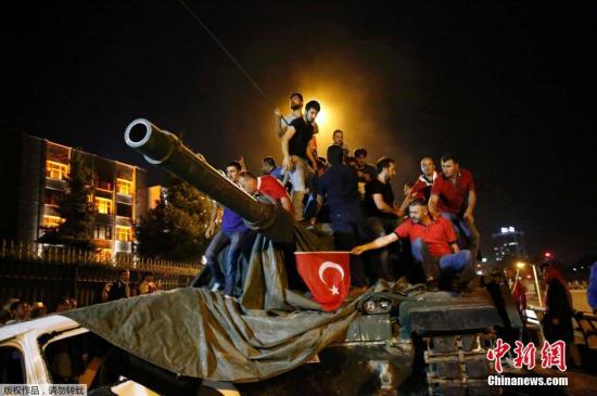 土耳其总理称挫败政变 指情况“完全得到控制”