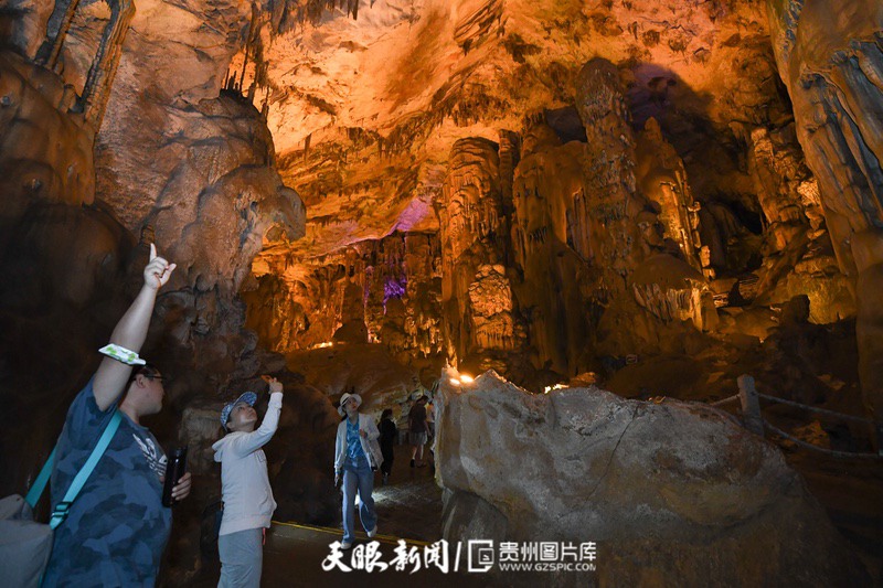 织金洞：极具科普价值的世界地质公园