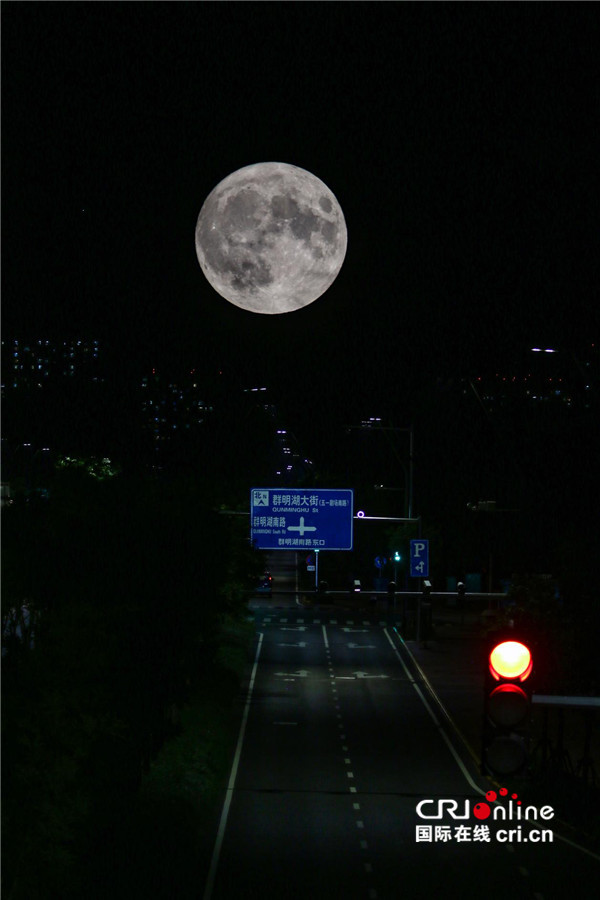 2022年度“最大满月”亮相夜空_fororder_5