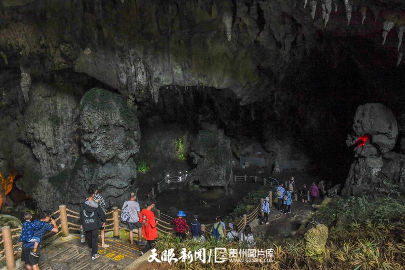 织金洞：极具科普价值的世界地质公园