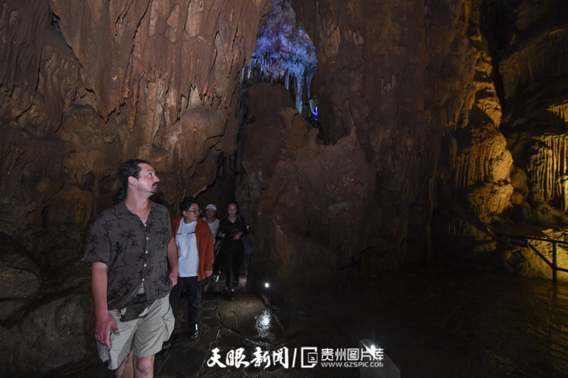 织金洞：极具科普价值的世界地质公园