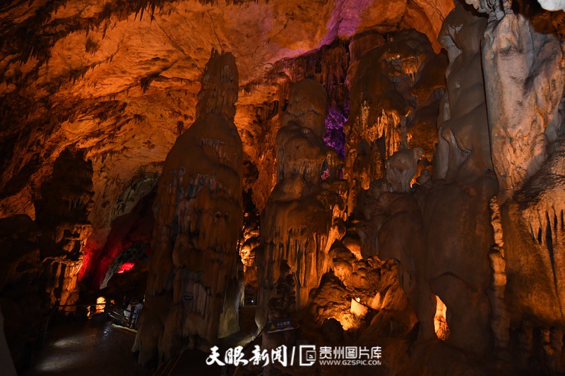 织金洞：极具科普价值的世界地质公园