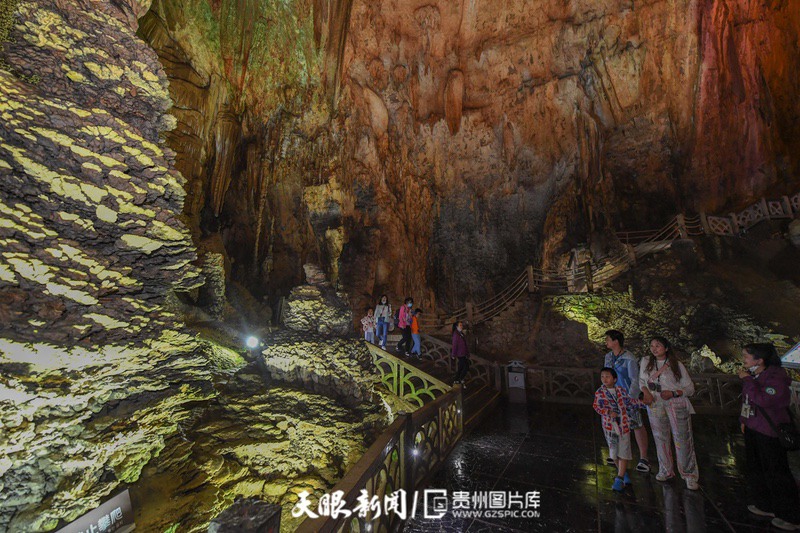 织金洞：极具科普价值的世界地质公园