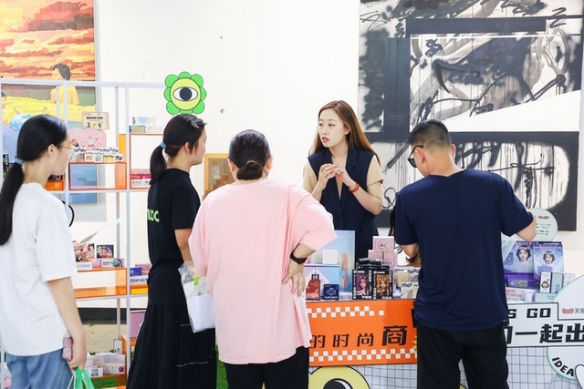 天猫彩瞳品类日上线选购指南 帮年轻人选对彩瞳