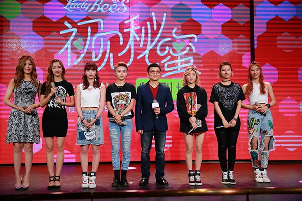 蜜蜂少女队首次公演 感恩吴奇隆谢霆锋教导