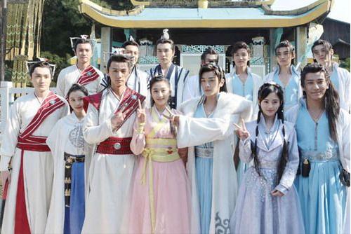 鞠婧祎风格百变 颜值高人气高清纯不食烟火