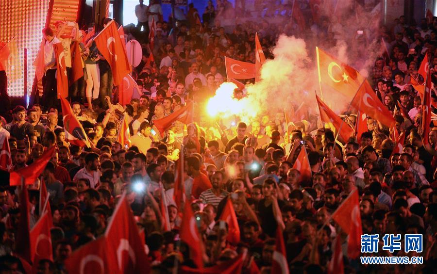 土耳其民眾在主要城市抗議軍事政變