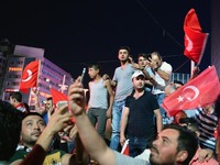 土耳其民众在主要城市抗议军事政变