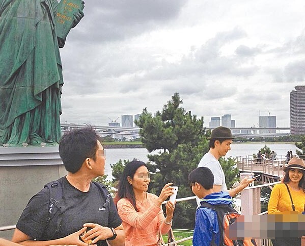 相戀六年終於同框！蔡依林和錦榮合影秀恩愛