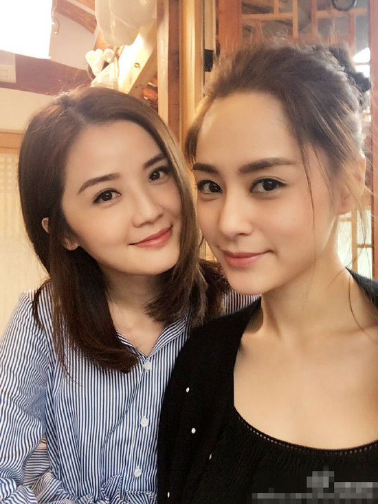 twins晒自拍 网友:要一直在一起