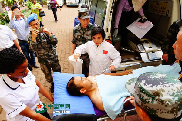 中国维和受伤战士抢救细节：半路遇多次交火