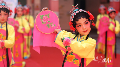 L'opéra Qinqiang représenté dans une école primaire de Weinan du Shaanxi_fororder_图片1