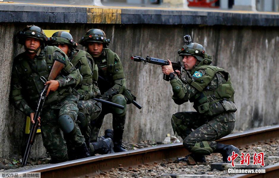 巴西军队火车站展开反恐演习 “备战”里约奥运会