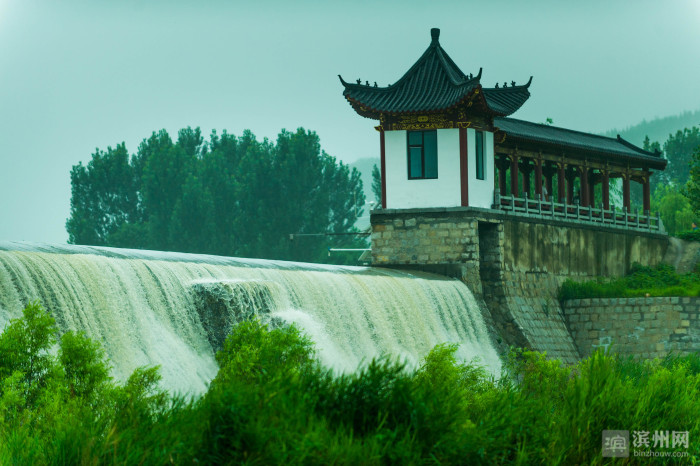 邹平：雨后黄山，流水潺潺，美景惹人醉