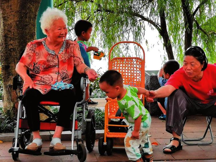 南宁：全民参与创城文明之风拂城