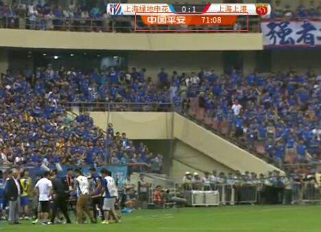 登巴巴断腿全过程:队医敷冰 无氧气罩无救护车 登巴巴断腿全过程:队医敷冰 无氧气罩无救护车