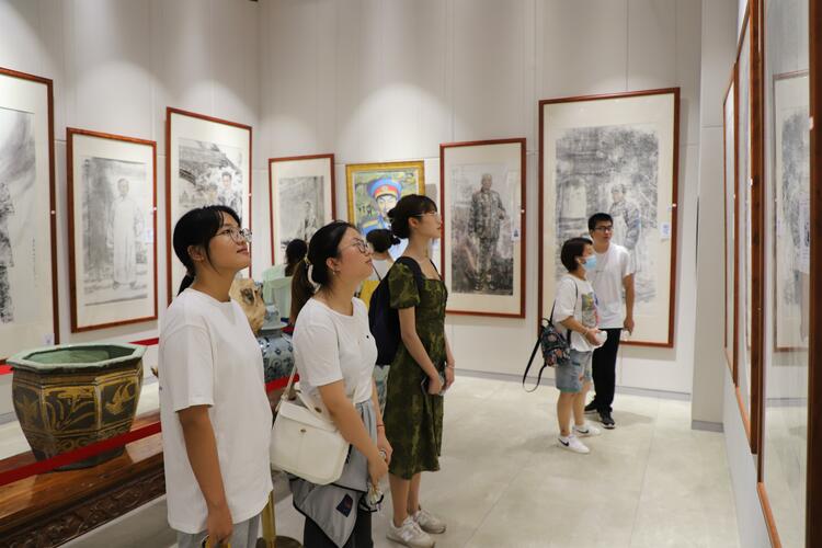 画中千秋百年四川党史人物美术作品展在遂宁安居开展
