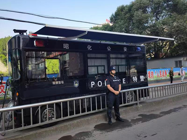 广元昭化辅警陈红林：磨砺精兵 守护社会安宁_fororder_正在执勤的陈红林
