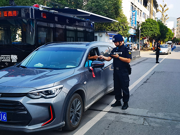 广元昭化辅警陈红林：磨砺精兵 守护社会安宁_fororder_工作中的陈红林